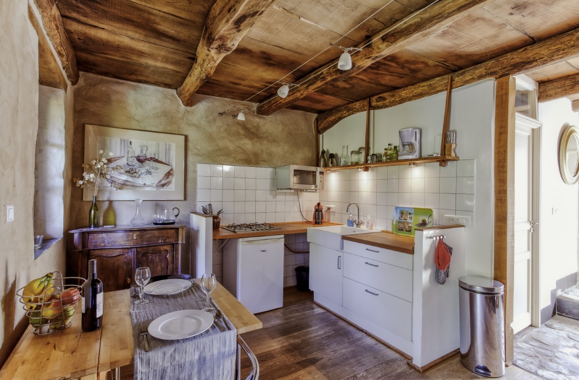 Salon et coin cuisine